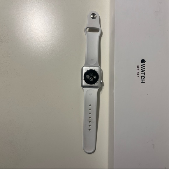 Apple Watch Series 3 (38mm) Silver Aluminum case GPS + Cellular - Picture 2 of 7